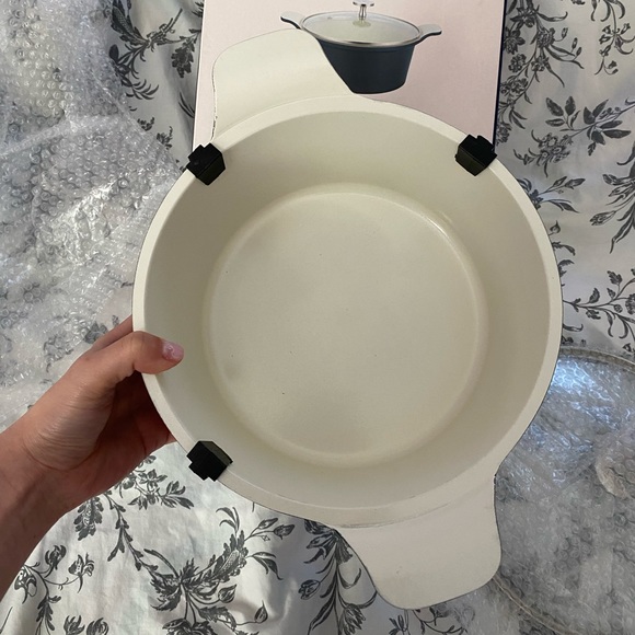 Phantom Chef Small Dutch Oven 2.3 QT - Picture 6 of 11